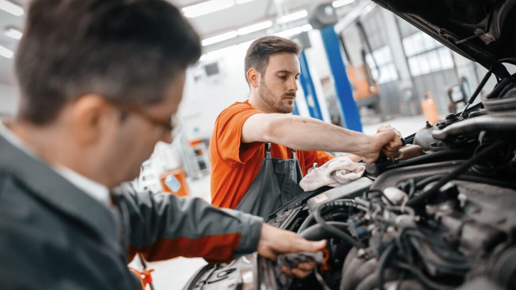 car mechanic working at service center 9KN5VXS 1 | Autobedrijf Oude Mulders